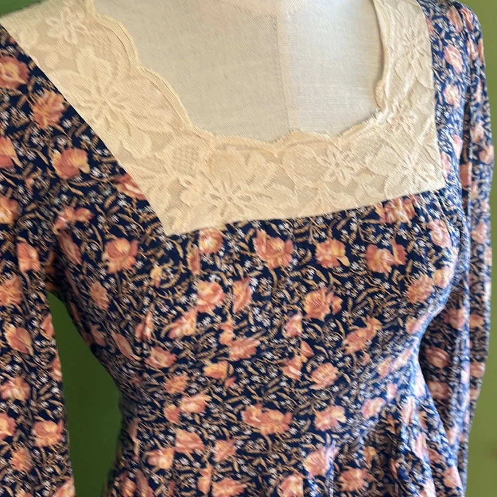 vintage 70s Jodi T of California floral maxi w/lace neckline - Picture 2 of 7